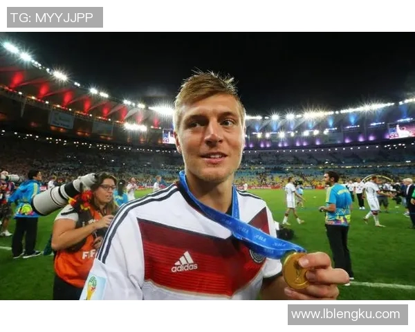 德国队足球明星近期表现回顾与未来发展展望