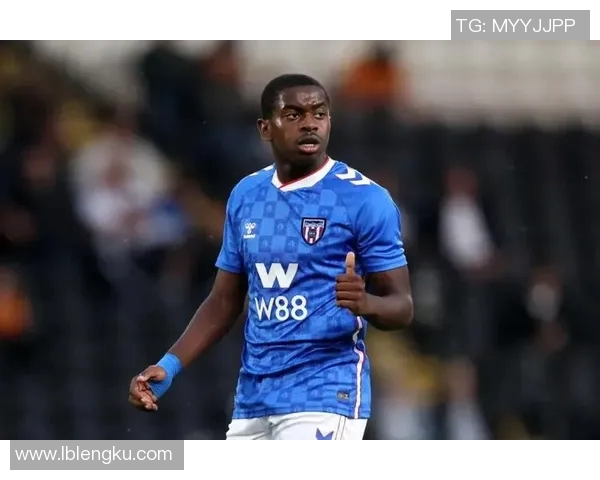 英国足球明星的儿子崭露头角未来可期引发媒体热议与关注