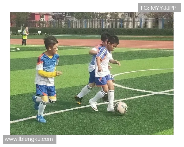 足球明星成长之路高清图解揭秘他们的奋斗与荣耀历程