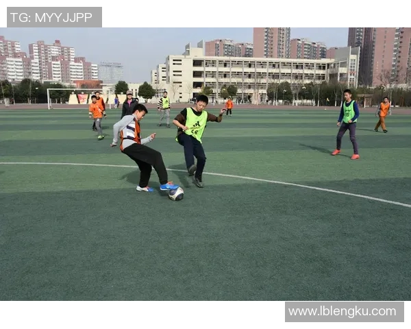 足球明星炫酷动漫形象大集合展现球场魅力与青春活力的完美融合